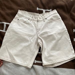 Cali vintage Levi mid biker jean shorts